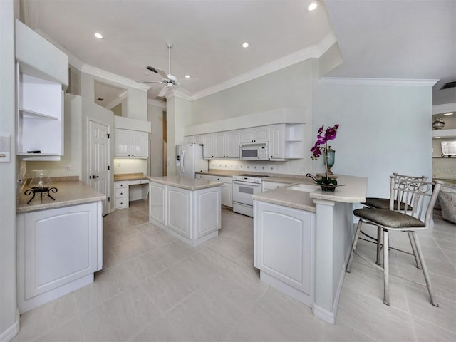 kitchen featuring a sink, a peninsula, white appliances, a ceiling fan, and open shelves