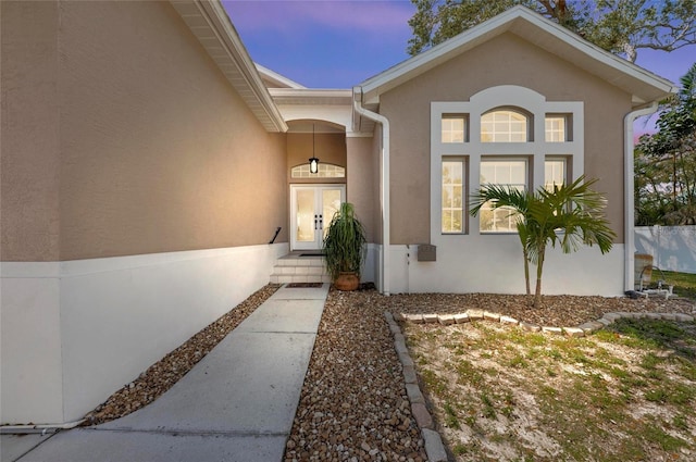 entrance to property with stucco siding