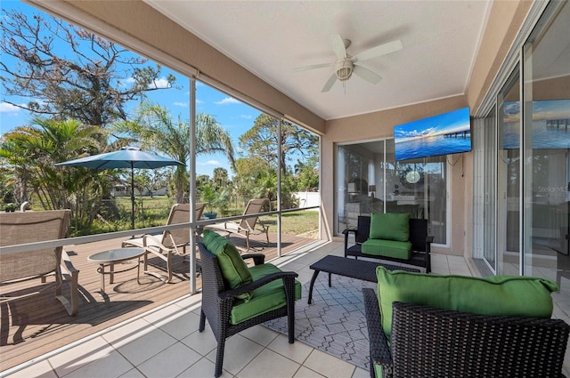 sunroom / solarium with ceiling fan