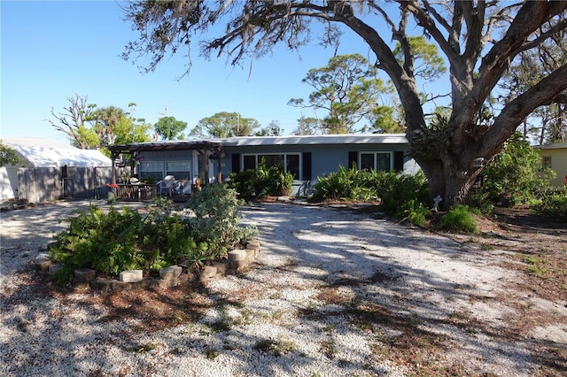 view of front of house with driveway