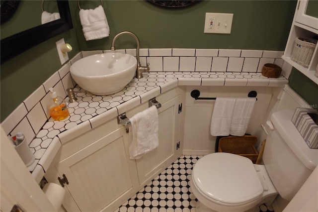 half bathroom featuring toilet and vanity