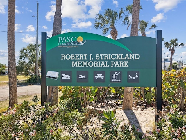 view of community / neighborhood sign