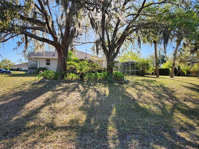 view of yard featuring a lanai