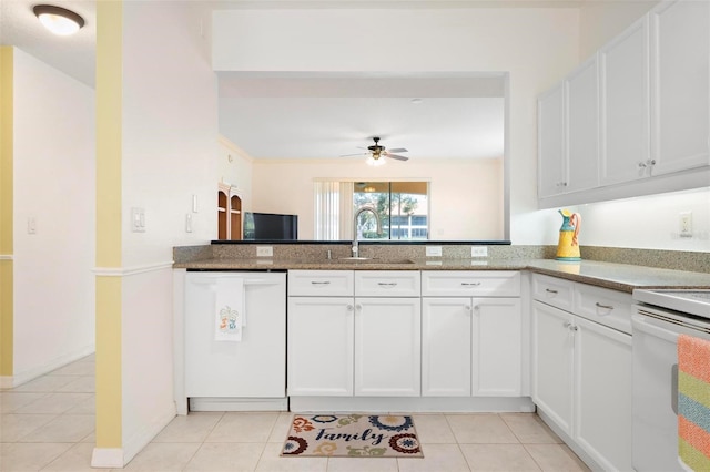 1007 Gondola Park Dr Unit 1007, Venice, FL 34292 - kitchen featuring white appliances, ceiling fan, a peninsula, and light tile patterned floors