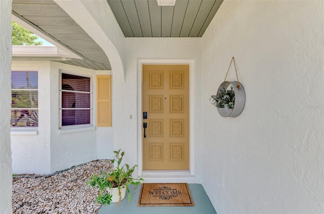 view of exterior entry featuring stucco siding