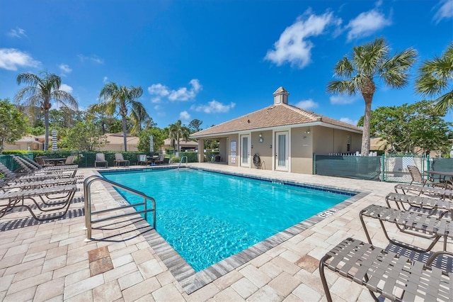 121 Auburn Woods Cir, Venice, FL 34292 - pool featuring fence and a patio area