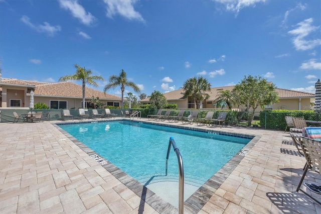121 Auburn Woods Cir, Venice, FL 34292 - community pool with fence and a patio