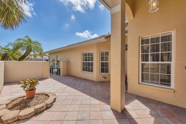 121 Auburn Woods Cir, Venice, FL 34292 - view of patio / terrace with a gate and fence