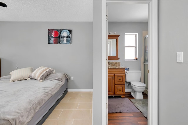 4068 Palau Dr, Sarasota, FL 34241 - bedroom featuring ensuite bath and a sink
