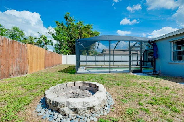 4068 Palau Dr, Sarasota, FL 34241 - fenced backyard with a fire pit and a lanai