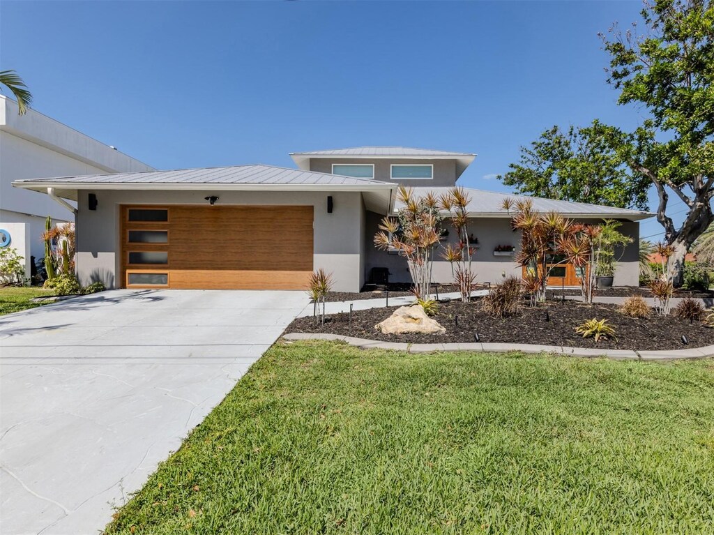 616 Gardenia Dr, Venice, FL 34285 - photo 1