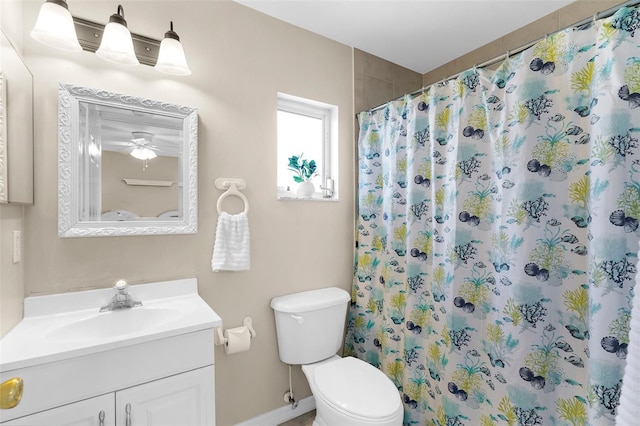 511 Porpoise Rd, Venice, FL 34293 - bathroom featuring toilet, baseboards, curtained shower, ceiling fan, and vanity