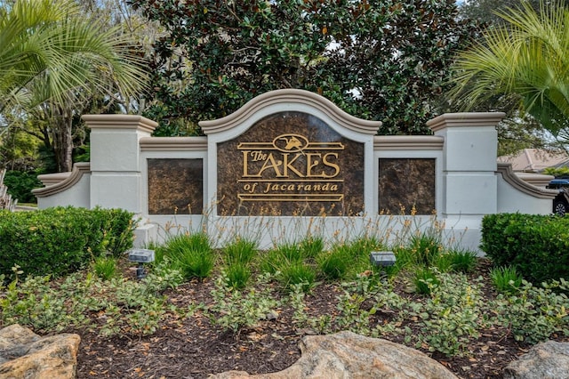 view of community / neighborhood sign