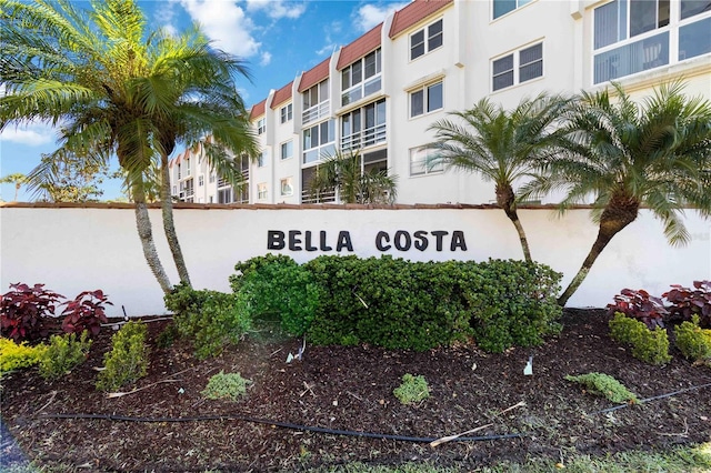 view of community / neighborhood sign