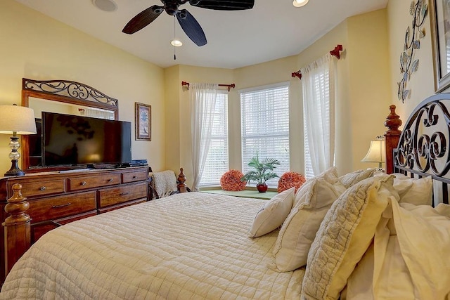 2542 Cortenova Ct, Venice, FL 34292 - bedroom with ceiling fan