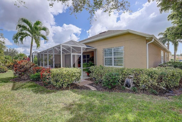 2542 Cortenova Ct, Venice, FL 34292 - rear view of property featuring glass enclosure, a lawn, and stucco siding