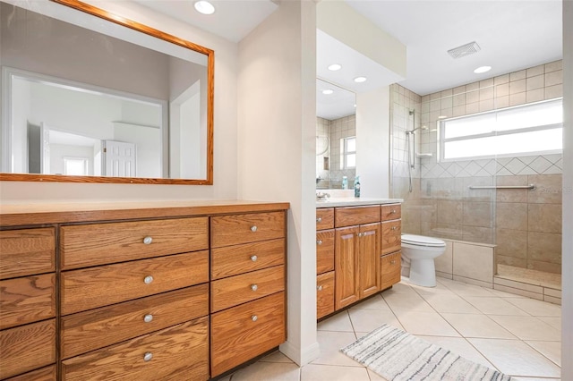 799 Harrington Lake Dr N Unit 73, Venice, FL 34293 - full bathroom with toilet, tile patterned floors, a tile shower, and vanity
