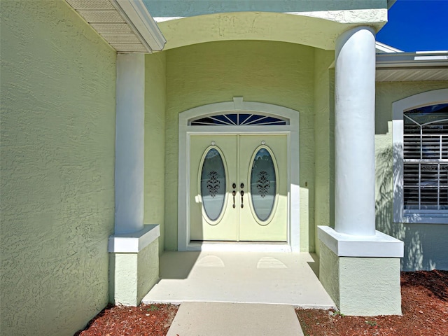 view of exterior entry featuring stucco siding