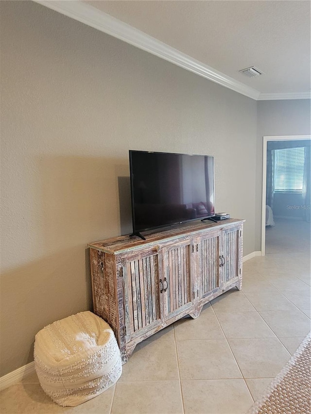 20188 Tesoro Dr, Venice, FL 34293 - detailed view of crown molding and baseboards