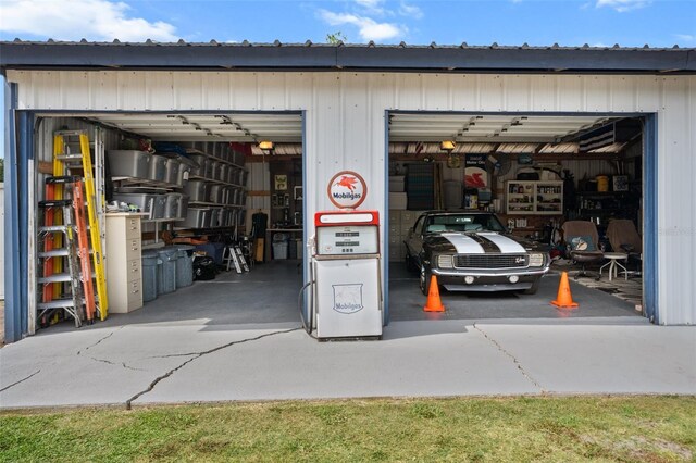 6824 283rd St E, Myakka City, FL 34251 - view of garage