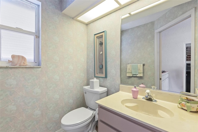 511 Governors Green Dr, Venice, FL 34293 - bathroom featuring wallpapered walls, vanity, and toilet