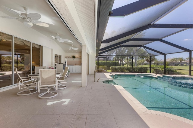 511 Governors Green Dr, Venice, FL 34293 - view of pool with a pool with connected hot tub, a lanai, a patio, and ceiling fan