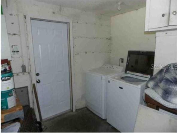 751 Arabian Cir, Nokomis, FL 34275 - laundry area featuring washer and clothes dryer