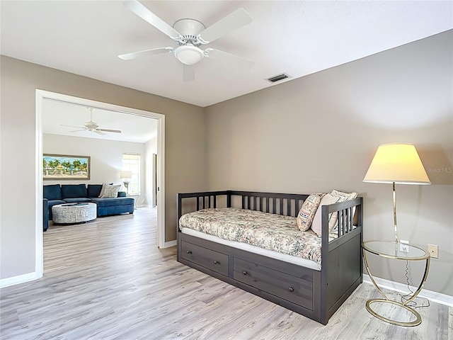 542 Clubside Cir Unit 20, Venice, FL 34293 - bedroom with baseboards, visible vents, a ceiling fan, and light wood-style floors