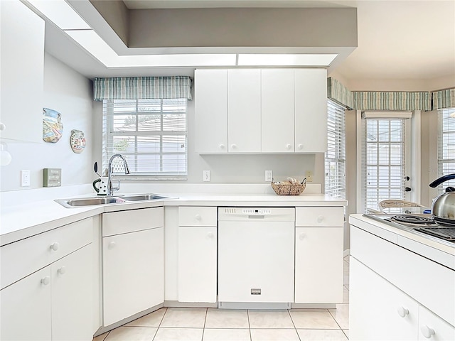 542 Clubside Cir Unit 20, Venice, FL 34293 - kitchen with dishwasher, light countertops, and a sink