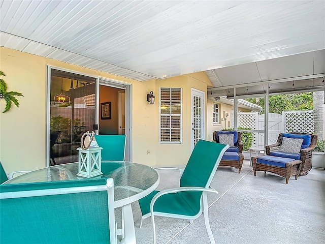 542 Clubside Cir Unit 20, Venice, FL 34293 - sunroom featuring outdoor dining space