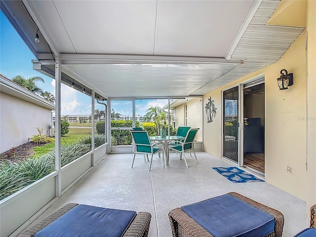 542 Clubside Cir Unit 20, Venice, FL 34293 - sunroom featuring outdoor dining space