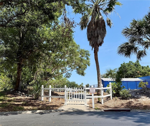 542 Clubside Cir Unit 20, Venice, FL 34293 - view of gate featuring fence