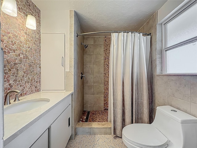 2108 Lee Ln, Sarasota, FL 34231 - bathroom featuring toilet, speckled floor, tiled shower, vanity, and tile walls