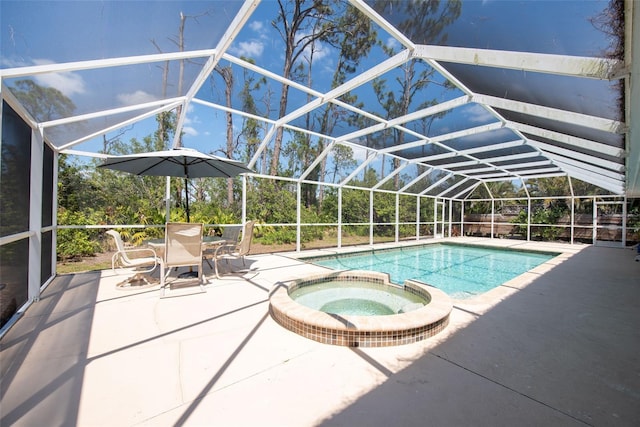 14124 Kewanee Ln, Port Charlotte, FL 33981 - view of swimming pool featuring a lanai, a patio area, and a pool with connected hot tub