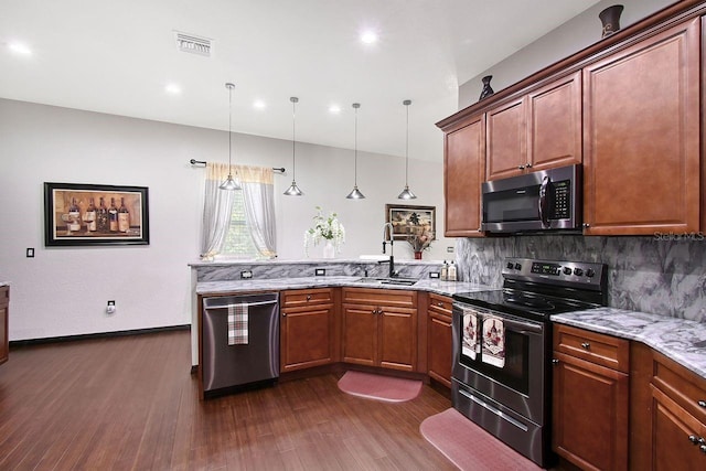 66 Statler St, Port Charlotte, FL 33954 - kitchen featuring visible vents, appliances with stainless steel finishes, a sink, a peninsula, and dark wood-style floors