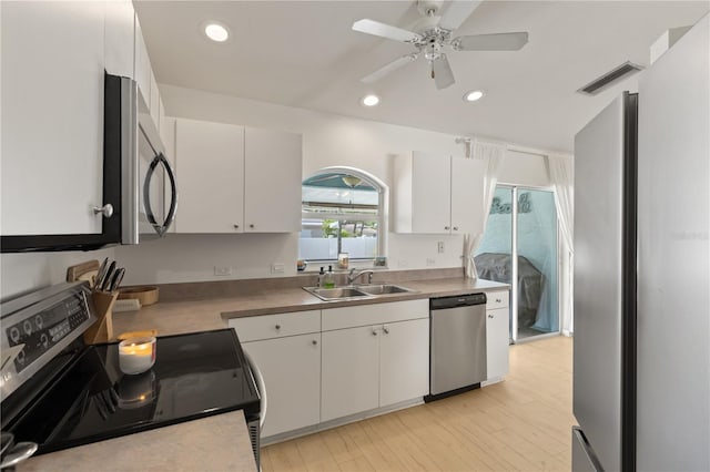 5264 Albion Rd, Venice, FL 34293 - kitchen featuring visible vents, stainless steel appliances, light wood-style floors, and a sink