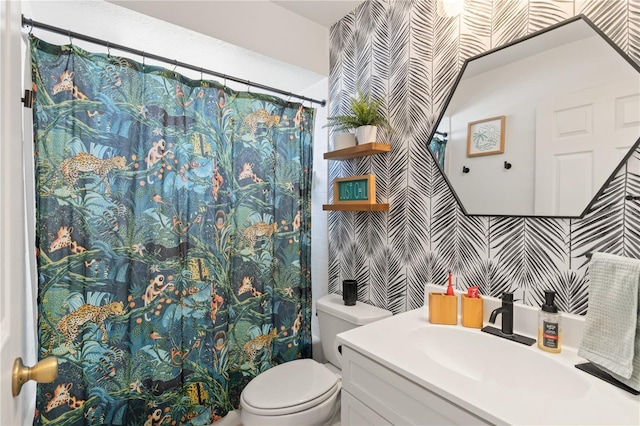 5264 Albion Rd, Venice, FL 34293 - full bath with toilet, wallpapered walls, vanity, and a shower with shower curtain