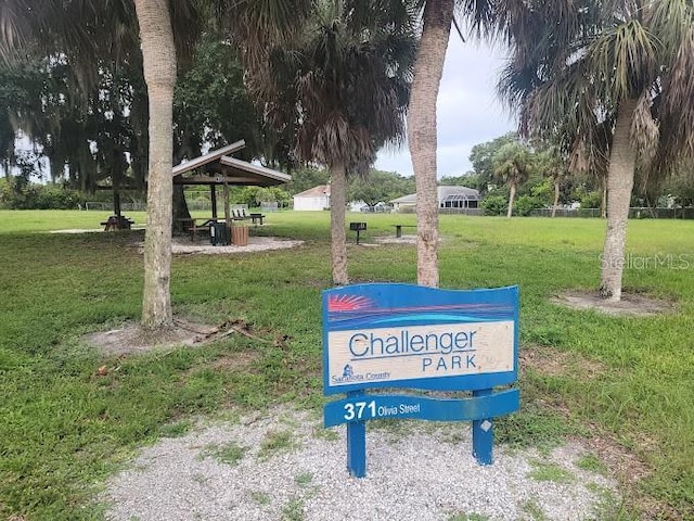 5264 Albion Rd, Venice, FL 34293 - view of property's community with a lawn