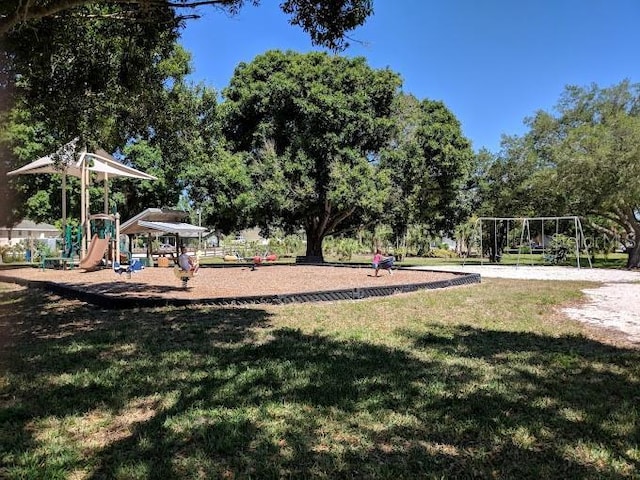 5264 Albion Rd, Venice, FL 34293 - surrounding community with playground community and a yard