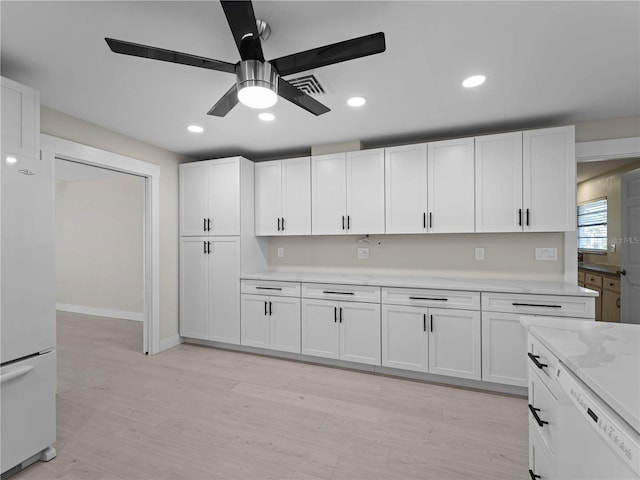 kitchen featuring light wood-style flooring, white cabinets, visible vents, ceiling fan, and white appliances