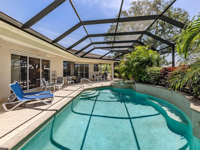 2022 Calusa Lakes Blvd, Nokomis, FL 34275 - view of pool featuring a patio, ceiling fan, a pool with connected hot tub, and a lanai
