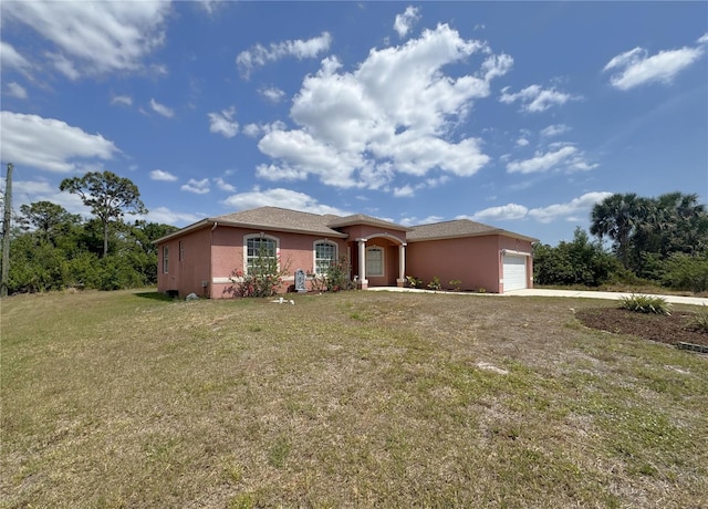view of front facade featuring stucco siding, a front lawn, driveway, and an attached garage
