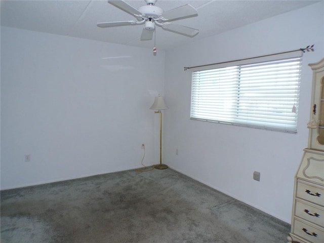 unfurnished room featuring a ceiling fan and carpet flooring
