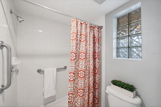 819 Montrose Dr Unit 102, Venice, FL 34293 - bathroom with toilet, visible vents, and tiled shower