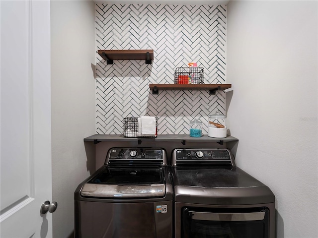 8304 Shooting Star Rd, Sarasota, FL 34241 - laundry area featuring washing machine and clothes dryer