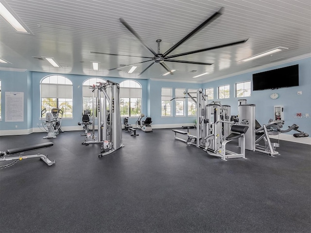 exercise room featuring crown molding and baseboards