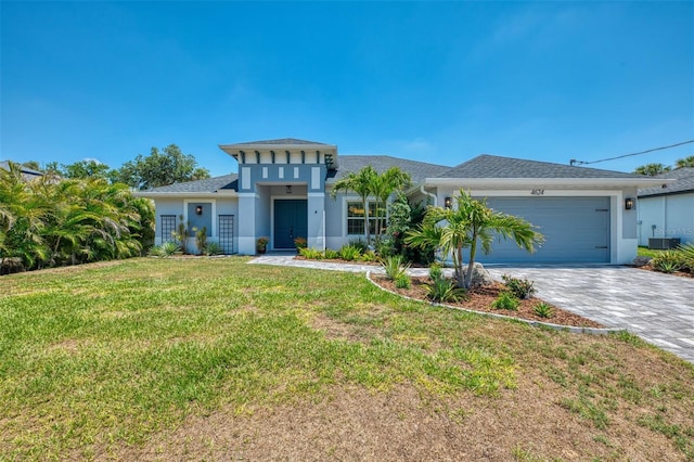 view of front of property featuring stucco siding, an attached garage, a front yard, and driveway
