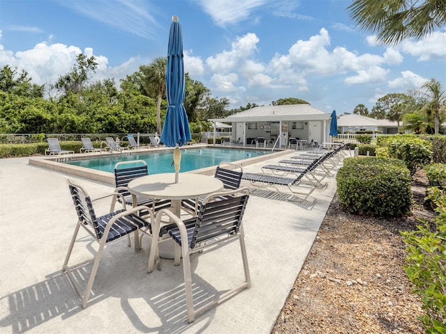 232 Cerromar Way Unit 38, Venice, FL 34293 - community pool with fence and a patio area