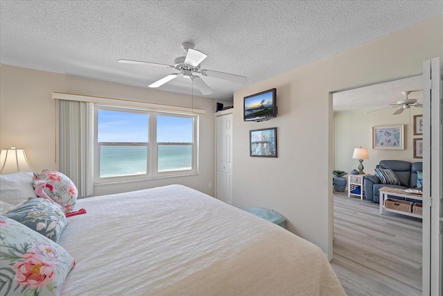 950 Tarpon Center Dr Unit 504, Venice, FL 34285 - bedroom featuring a textured ceiling, light wood-style floors, and a ceiling fan