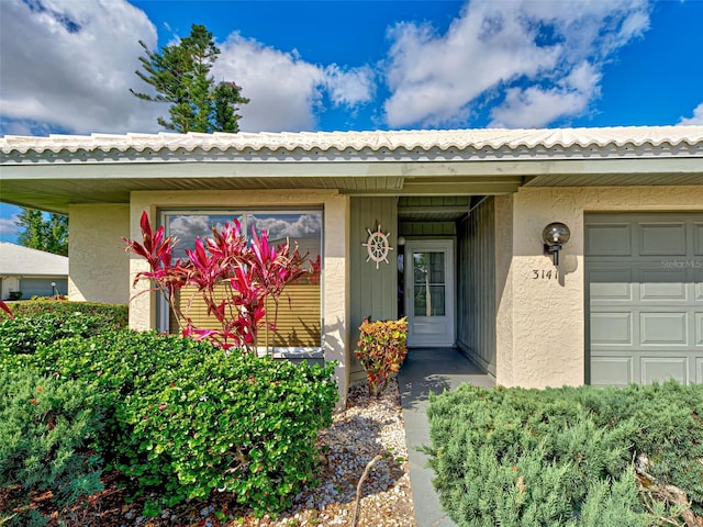3141 Heron Shores Dr, Venice, FL 34293 - doorway to property featuring stucco siding